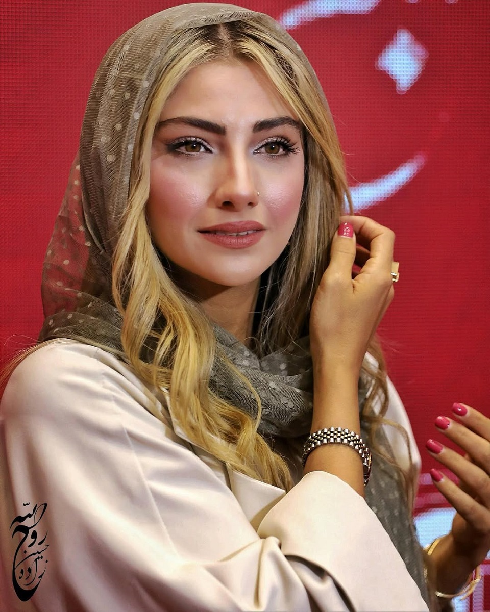 محیا دهقانی